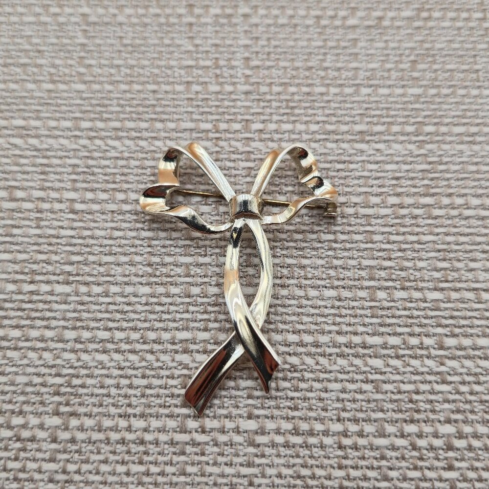 Sterling Silver Beautiful Hearts Bow Design Pin Brooch B719
